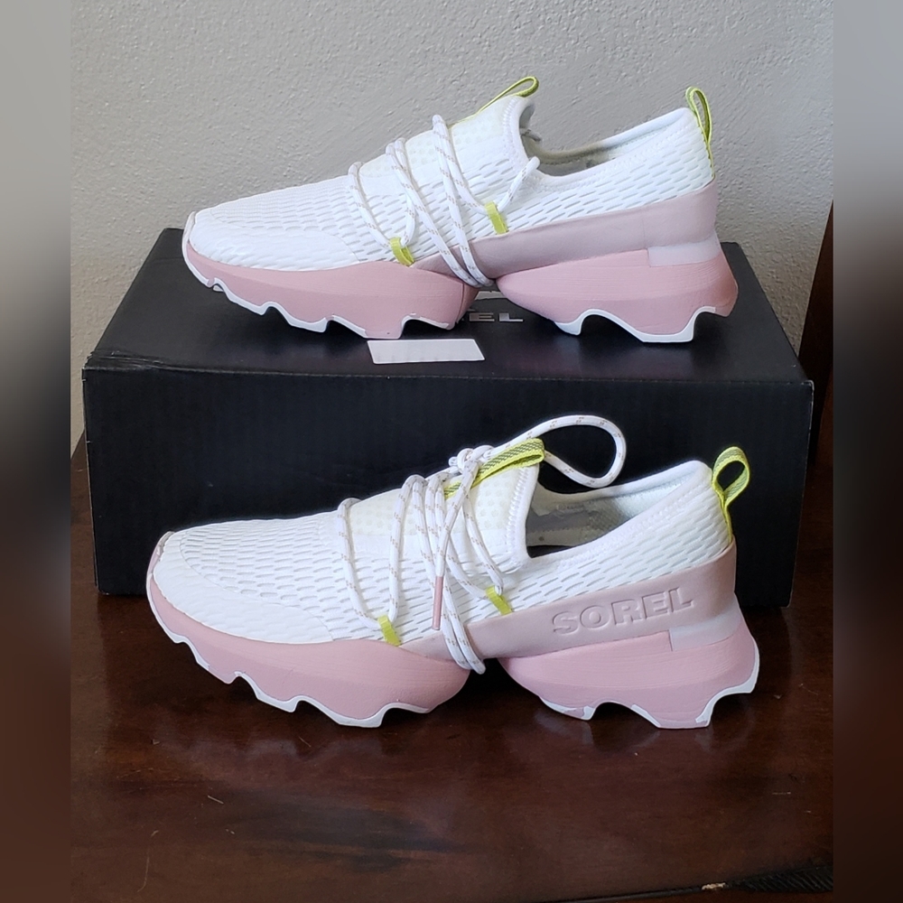 NIB SOREL Women's Kinetic Impact Lace Sneakers in White and Pink Size 7